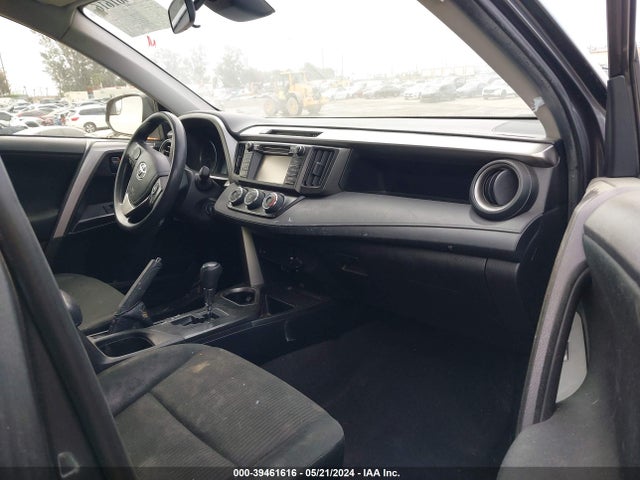 Toyota RAV4 LE 2018 JTMZFREV8JJ183528 Image 5