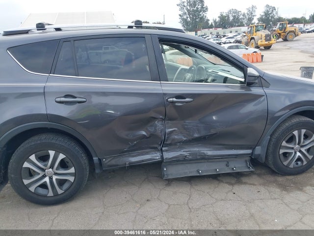 Toyota RAV4 LE 2018 JTMZFREV8JJ183528 Image 6