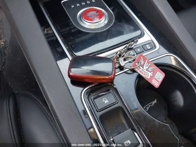 SADCJ2BV2HA096240 Jaguar F-pace 35t Premium