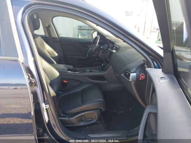SADCJ2BV2HA096240 Jaguar F-pace 35t Premium