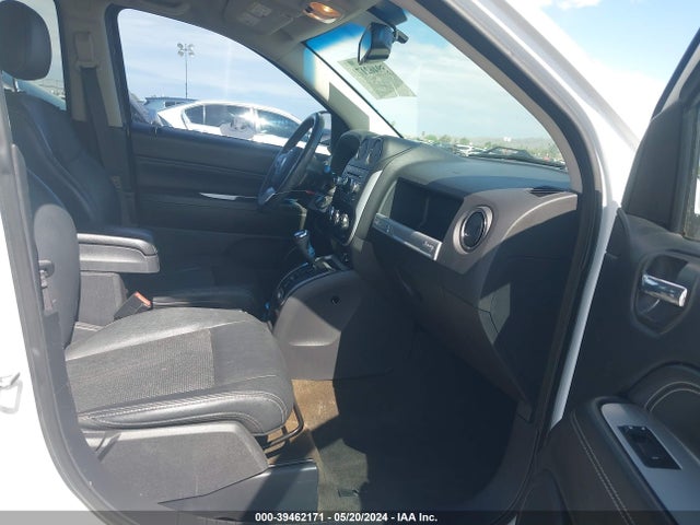 1C4NJCEB6HD160662 Jeep Compass Latitude Fwd