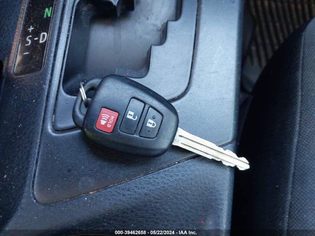 Toyota RAV4 LE 2016 JTMZFREV7GJ077175 Image 11