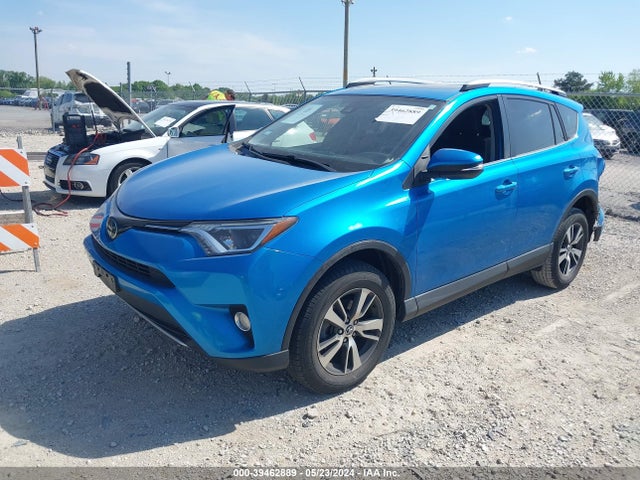 Toyota Rav4 Xle 2018 JTMRFREV0JD235197 Image 2