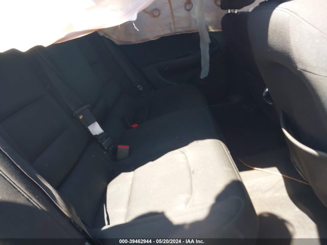 1G1ZD5ST0JF256016 Chevrolet MALIBU LT