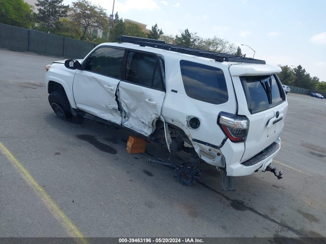 Toyota 4RUNNER SR5 2015 JTEBU5JR9F5247189 Image 3