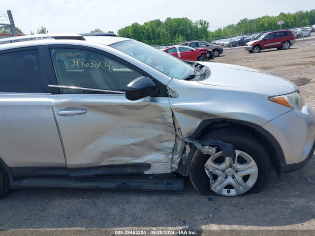 Toyota RAV4 LE 2015 JTMBFREV4FJ021629 Image 6