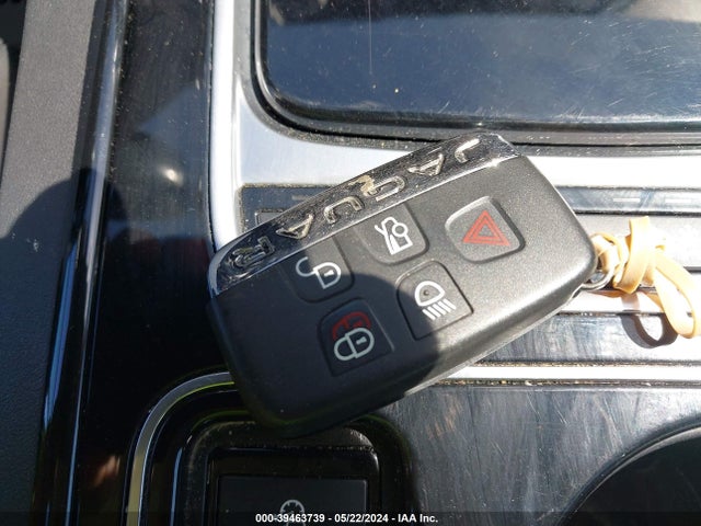 2017 JAGUAR XE SAJAJ4BV9HCP10589 Photo 10