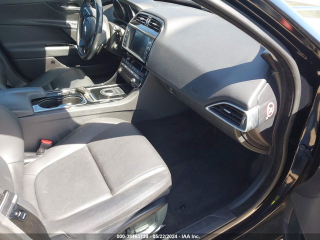 2017 JAGUAR XE SAJAJ4BV9HCP10589 Photo 4