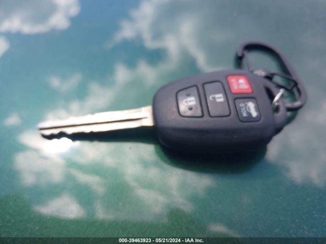 2T1BURHE5FC403665 Toyota COROLLA LE