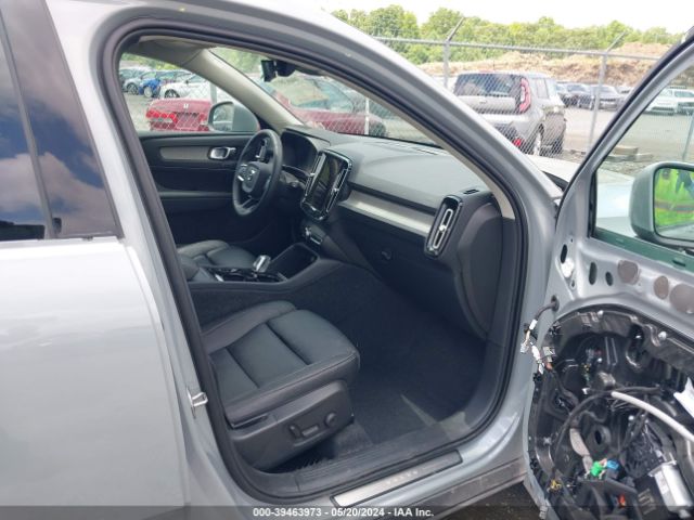 YV4L12UE1R2201805 Volvo Xc40 B5 Plus Bright Theme