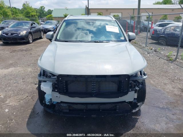YV4L12UE1R2201805 Volvo Xc40 B5 Plus Bright Theme