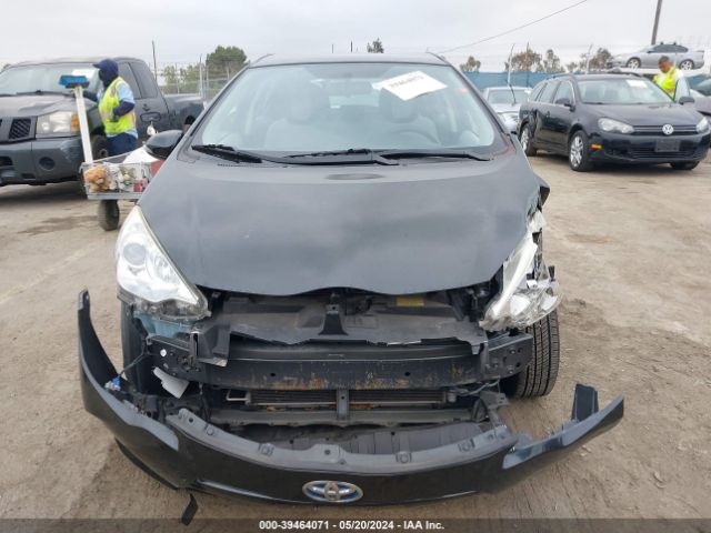 JTDKDTB32E1564255 Toyota Prius C One