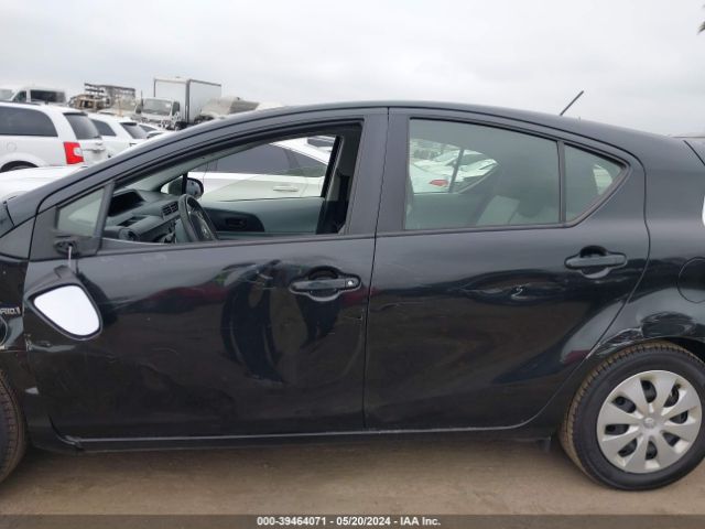JTDKDTB32E1564255 Toyota Prius C One