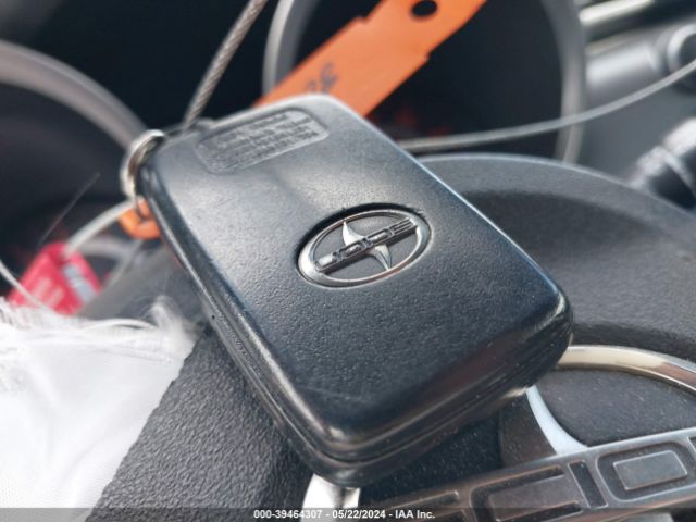 JTKJF5C71GJ016259 Scion TC