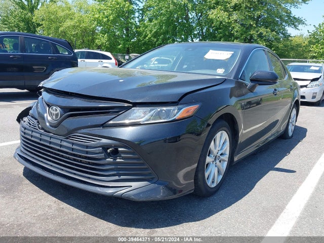 Toyota CAMRY LE 2018 JTNB11HK7J3046406 Image 2
