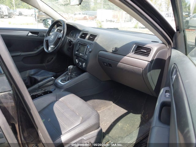 3VWL17AJ9EM373565 Volkswagen Jetta 1.8t Sel