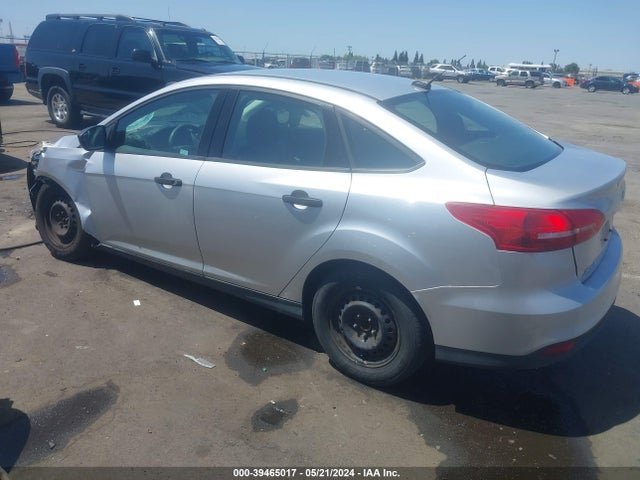 Ford FOCUS S 2018 1FADP3E27JL313528 Image 3