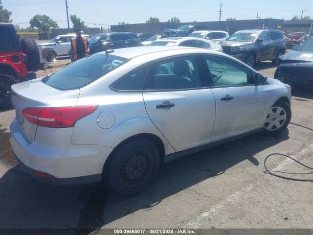 Ford FOCUS S 2018 1FADP3E27JL313528 Image 4