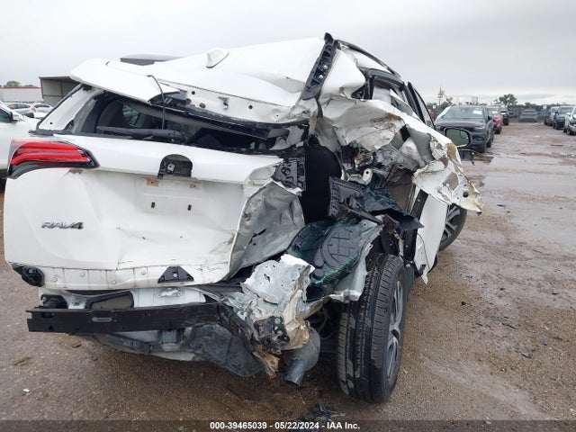Toyota RAV4 LE 2017 JTMZFREV9HJ130105 Image 4