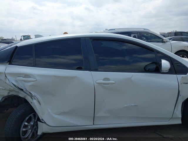 Toyota Prius Two 2016 JTDKBRFU0G3011705 Image 13