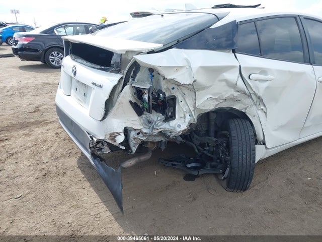 Toyota Prius Two 2016 JTDKBRFU0G3011705 Image 6