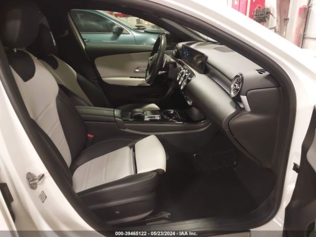 WDD3G4FB7KW019935 Mercedes-Benz A 220 4matic