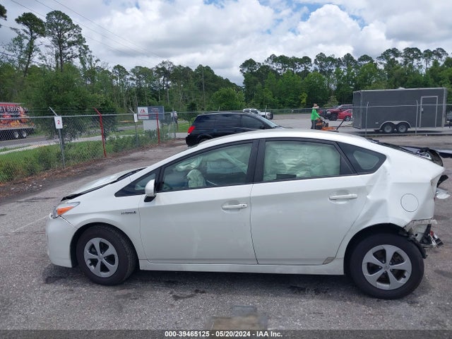 Toyota Prius Three 2015 JTDKN3DU8F1990228 Image 13