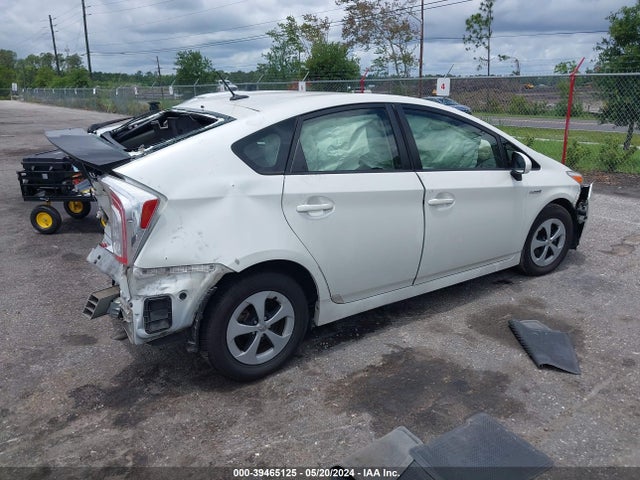 Toyota Prius Three 2015 JTDKN3DU8F1990228 Image 4