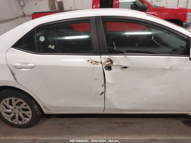 Toyota COROLLA LE 2018 5YFBURHE8JP767748 Image 13