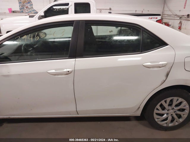 Toyota COROLLA LE 2018 5YFBURHE8JP767748 Image 14