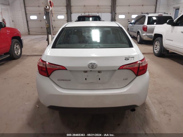 Toyota COROLLA LE 2018 5YFBURHE8JP767748 Image 16
