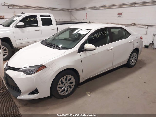 Toyota COROLLA LE 2018 5YFBURHE8JP767748 Image 2