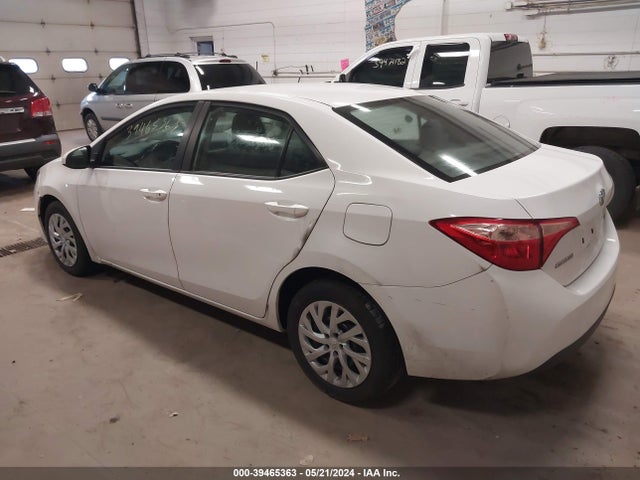 Toyota COROLLA LE 2018 5YFBURHE8JP767748 Image 3