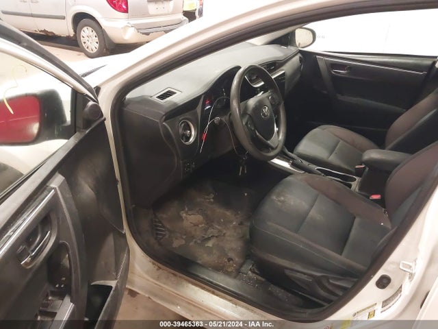 Toyota COROLLA LE 2018 5YFBURHE8JP767748 Image 5