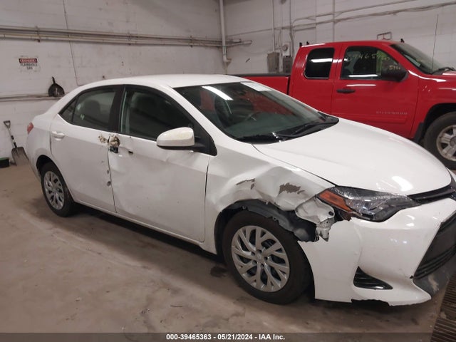 Toyota COROLLA LE 2018 5YFBURHE8JP767748 Image 6