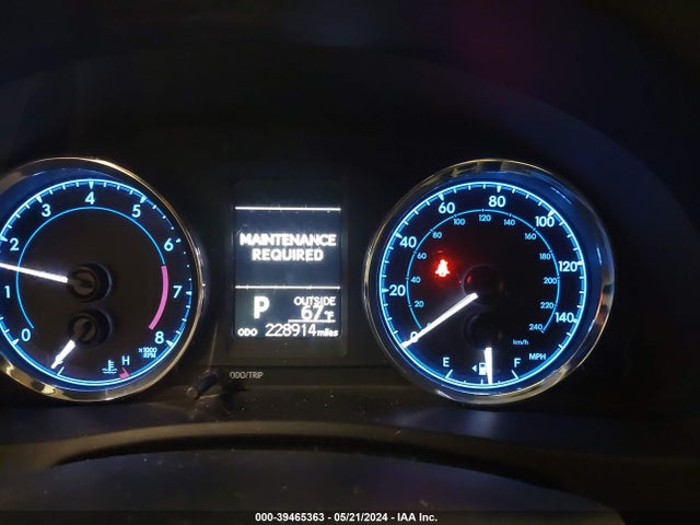 Toyota COROLLA LE 2018 5YFBURHE8JP767748 Image 7