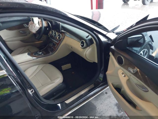 55SWF4JB0HU200579 Mercedes-Benz C 300 Luxury/sport