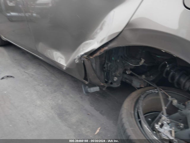 Toyota COROLLA SE 2019 5YFBURHE7KP918001 Image 12