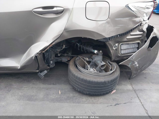 Toyota COROLLA SE 2019 5YFBURHE7KP918001 Image 6