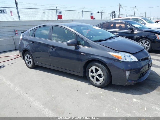 Toyota Prius Two 2015 JTDKN3DU1F0425356 zdjęcie główne