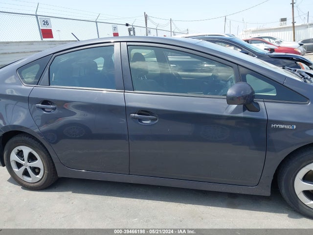 Toyota Prius Two 2015 JTDKN3DU1F0425356 Image 13