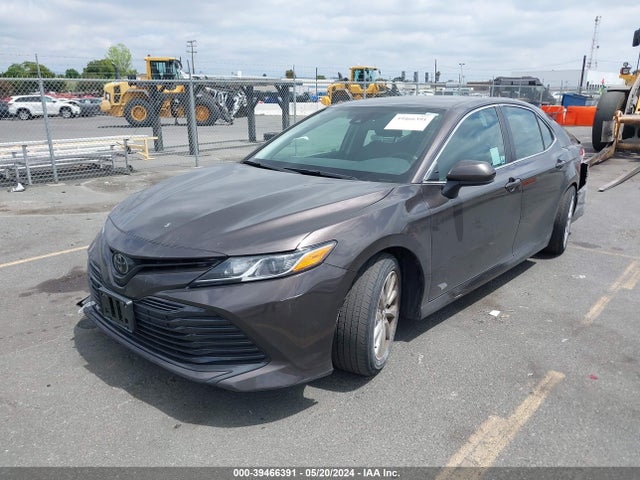 Toyota CAMRY LE 2020 4T1C11AK7LU337368 Image 2