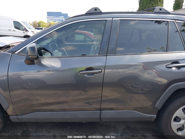 Toyota RAV4 LE 2019 JTMH1RFVXKD509645 Image 14