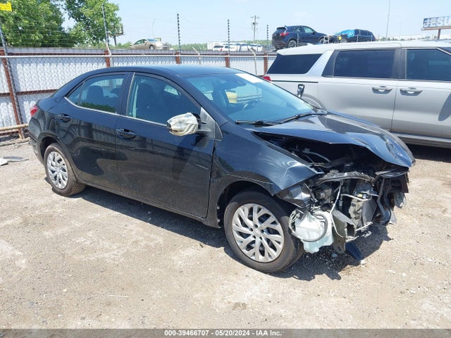 Toyota COROLLA LE 2018 5YFBURHE3JP755636 Image 1