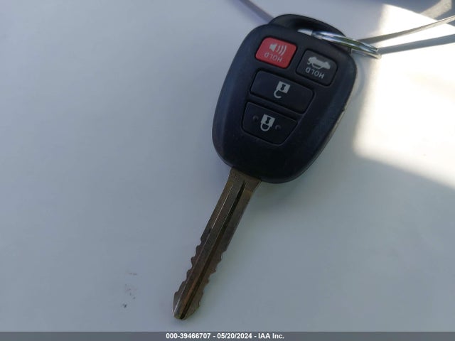 Toyota COROLLA LE 2018 5YFBURHE3JP755636 Image 11