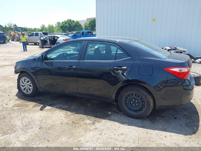 Toyota COROLLA LE 2018 5YFBURHE3JP755636 Image 15