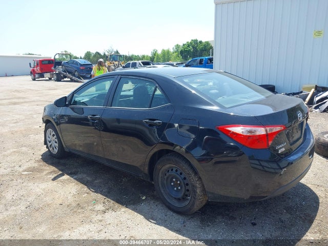 Toyota COROLLA LE 2018 5YFBURHE3JP755636 Image 3