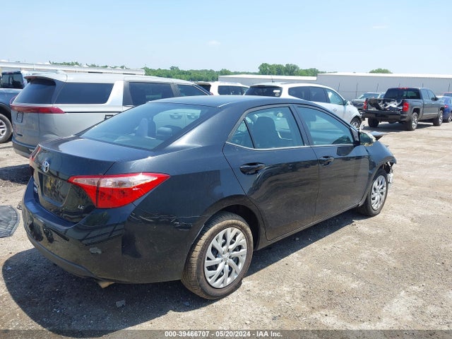 Toyota COROLLA LE 2018 5YFBURHE3JP755636 Image 4