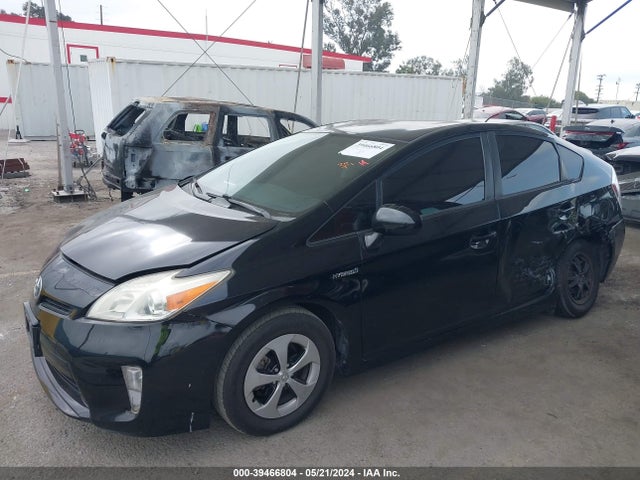 Toyota Prius Two 2014 JTDKN3DU7E1767452 Image 2