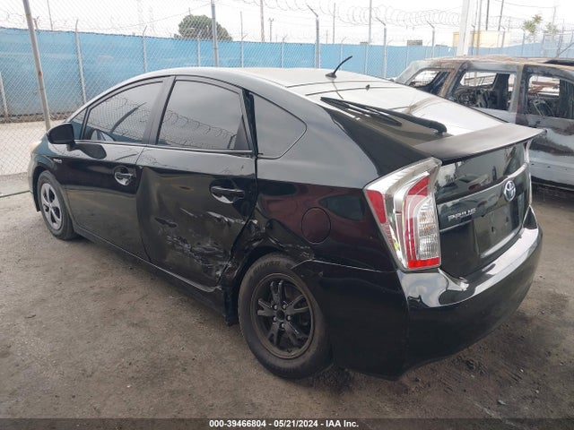 Toyota Prius Two 2014 JTDKN3DU7E1767452 Image 3